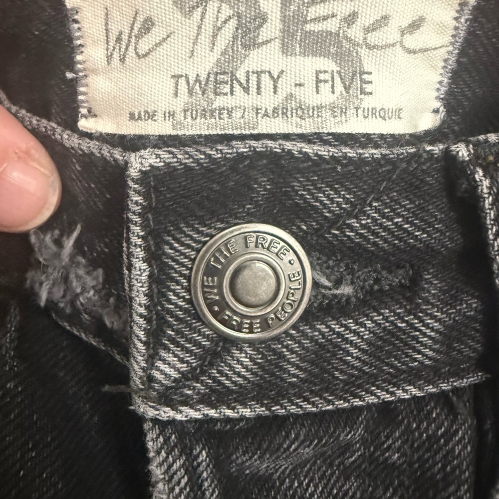 Free People Lasso High Rise Black Wash Raw Hem Distressed Denim Shorts Size 25 - Picture 13 of 15